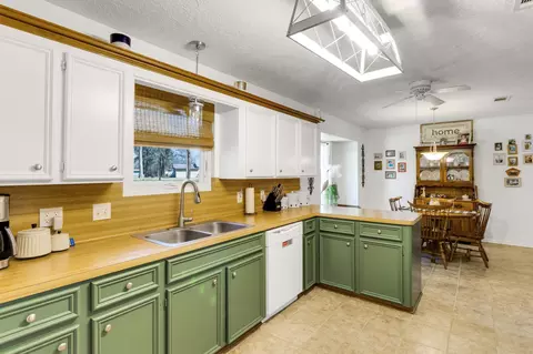 Kitchen - 144 Thornton, Trinity, TX 75862 photo 2 of 4