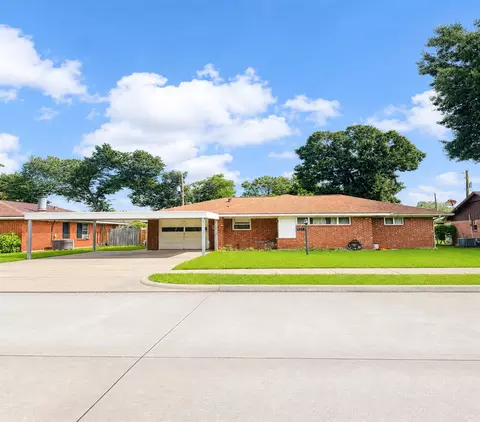 317 Richmond St, Angleton, TX 77515