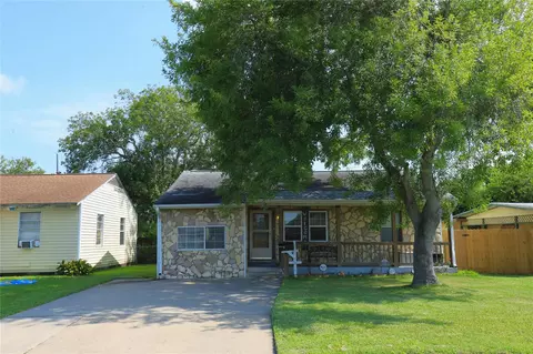 726 W 8th St, Freeport, TX 77541