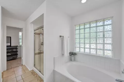 Bath - 1396 Havelock Dr, Spring, TX 77386 photo 3 of 4
