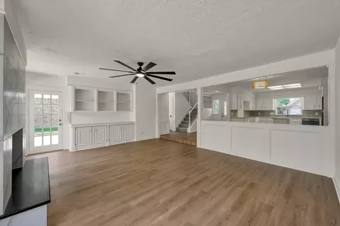 Living - 47 Devonshire Dr, Conroe, TX 77304 photo 4 of 7