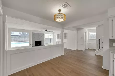 Living - 47 Devonshire Dr, Conroe, TX 77304 photo 1 of 7