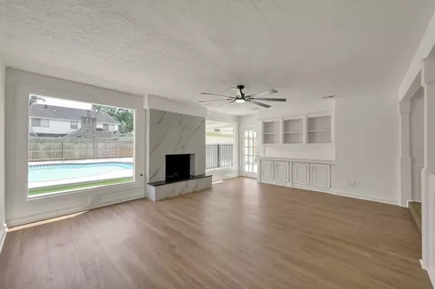 Living - 47 Devonshire Dr, Conroe, TX 77304 photo 3 of 7