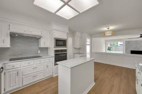 Kitchen - 47 Devonshire Dr, Conroe, TX 77304 photo 4 of 5