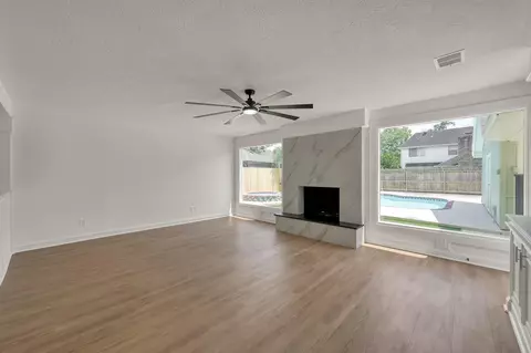 Living - 47 Devonshire Dr, Conroe, TX 77304 photo 6 of 7