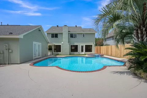 Exterior - 47 Devonshire Dr, Conroe, TX 77304 photo 6 of 7