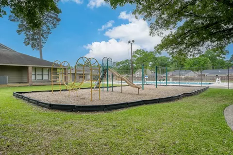 Exterior - 47 Devonshire Dr, Conroe, TX 77304 photo 7 of 7