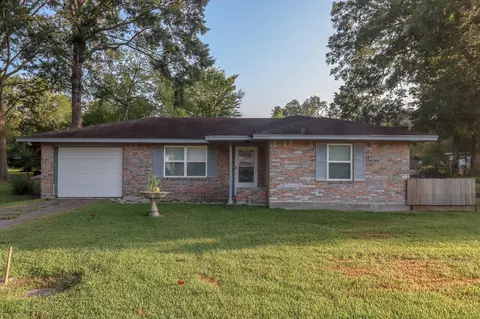 350 W Smith St, Sour Lake, TX 77659
