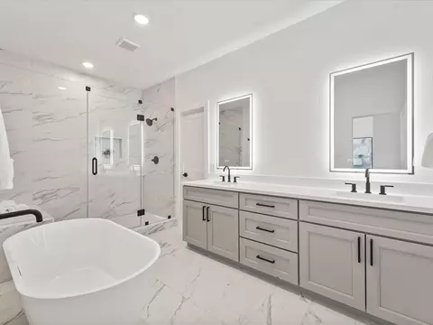 241 Rebecca St #B, Houston, TX 77022
