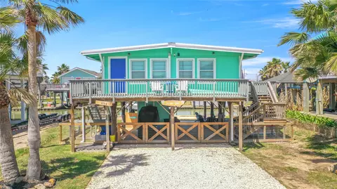 321 Pompano Ln, Surfside Beach, TX 77541