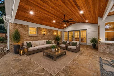 5638 Sanford Rd, Houston, TX 77096