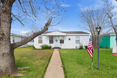 1406 W 6th St, Freeport, TX 77541