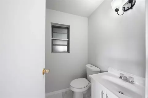 Bath - 205 Bert St, Angleton, TX 77515 photo 1 of 4