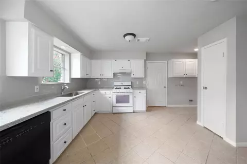 Kitchen - 205 Bert St, Angleton, TX 77515 photo 2 of 2