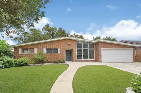 1913 18th Ave N, Texas City, TX 77590