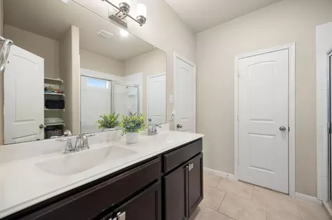 Bath - 9418 Mcdowell Dr, Rosenberg, TX 77469 photo 1 of 2