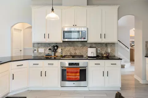 Kitchen - 5919 Copper Lily Ln, Spring, TX 77389 photo 5 of 10