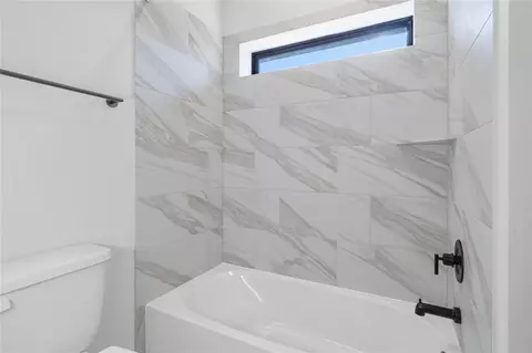 Bath - 17003 Sweet Iris Ct, Conroe, TX 77302 photo 6 of 6