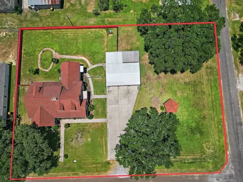405 Park St, Anahuac, TX 77514