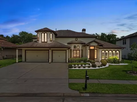 205 Del Monte Dr, Friendswood, TX 77546