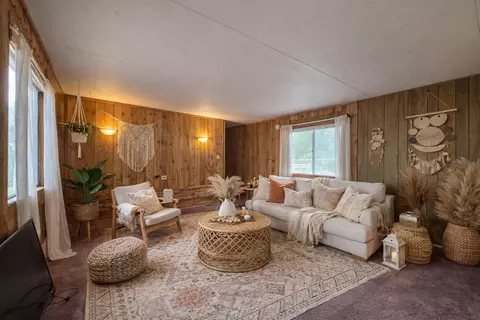 334 Holmes Rd, Onalaska, TX 77360