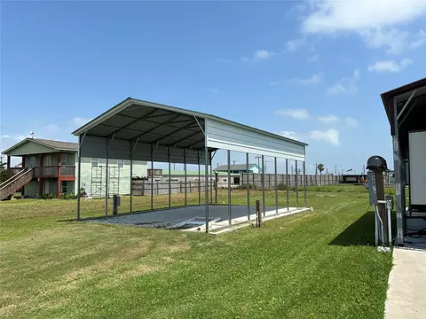 992 S Monkhouse Dr, Crystal Beach, TX 77650