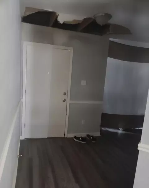Entry Way - 6303 Coachgate Dr, Spring, TX 77373 photo 2 of 4
