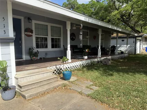 513 Magnolia St, Lake Jackson, TX 77566