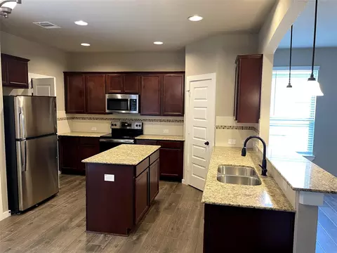 Kitchen - 217 Oakcrest, Conroe, TX 77304 photo 2 of 4