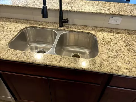 Kitchen - 217 Oakcrest, Conroe, TX 77304 photo 3 of 4
