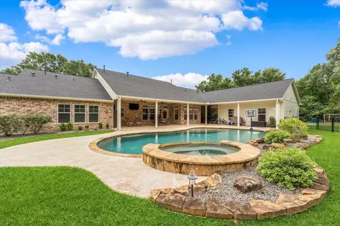 8512 Prince William Ct, Montgomery, TX 77316