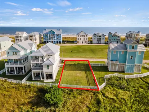 36 Grand Beach Blvd, Galveston, TX 77550