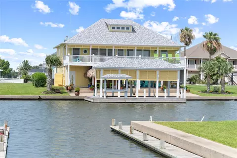 1100 Fountain View Dr, Crystal Beach, TX 77650