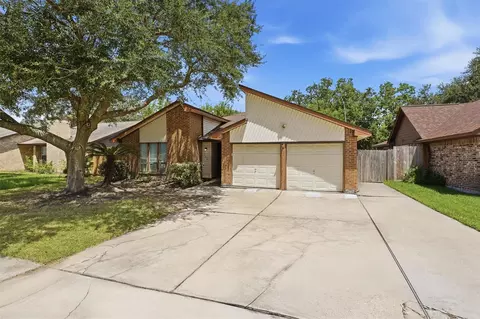 602 Briarclift Ln, Baytown, TX 77521