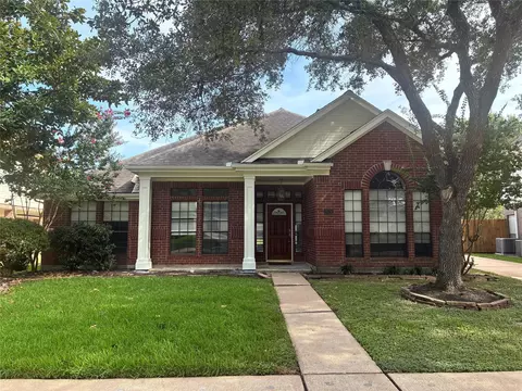 2021 Catamaran Dr, League City, TX 77573