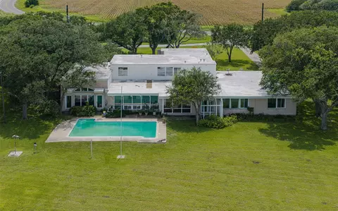 1700 S Virginia, Port Lavaca, TX 77979