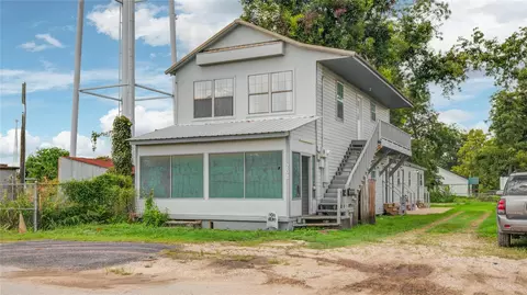 208 W 2nd St, Sweeny, TX 77480
