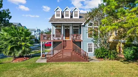 616 E Shore Dr, Kemah, TX 77565
