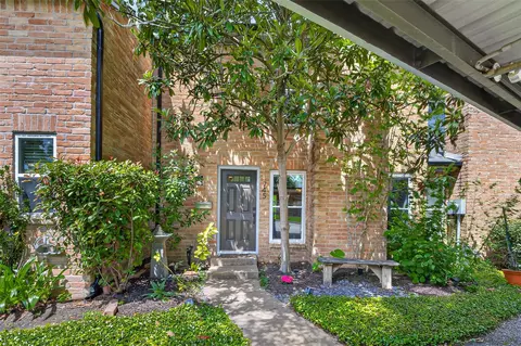 745 Worthshire St, Houston, TX 77008
