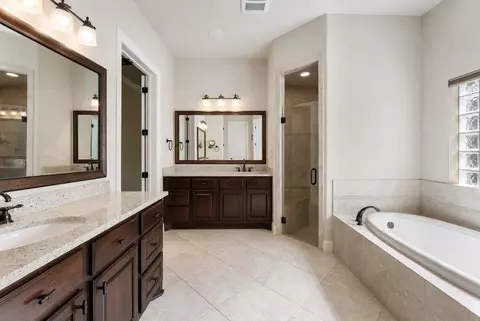 Bath - 119 W Cresta Bend Pl, Spring, TX 77389 photo 3 of 5
