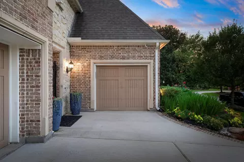 Exterior - 119 W Cresta Bend Pl, Spring, TX 77389 photo 2 of 9