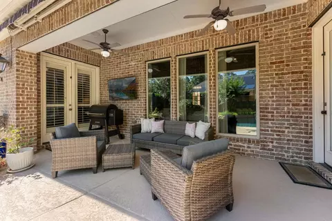 Exterior - 119 W Cresta Bend Pl, Spring, TX 77389 photo 6 of 9