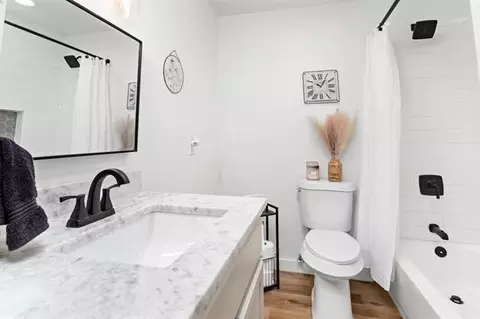 Bath - 7095 Scotts Dr, Beaumont, TX 77708 photo 1 of 2