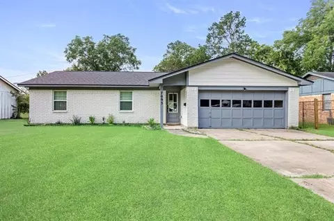 7095 Scotts Dr, Beaumont, TX 77708