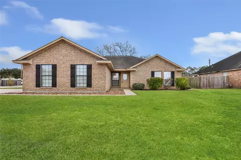12110 E River Run Dr, Baytown, TX 77523