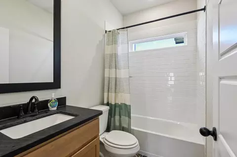 Bath - 13629 Armstrong St, Conroe, TX 77303 photo 3 of 3
