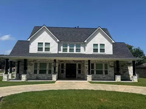 1607 Avenue E, Danbury, TX 77534