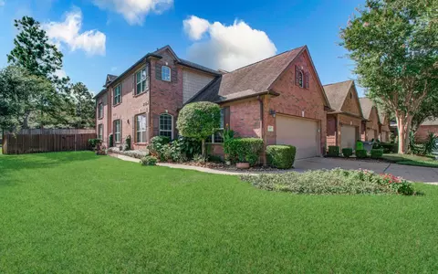 1103 Glenwood Canyon Ln, Houston, TX 77077