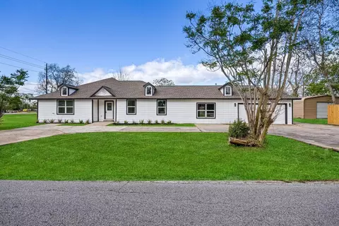 1214 Main St, Alvin, TX 77511