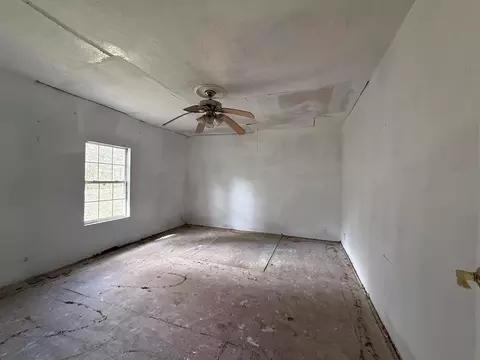 Bedroom - 9283 Largent Rd, Batson, TX 77519 photo 3 of 4
